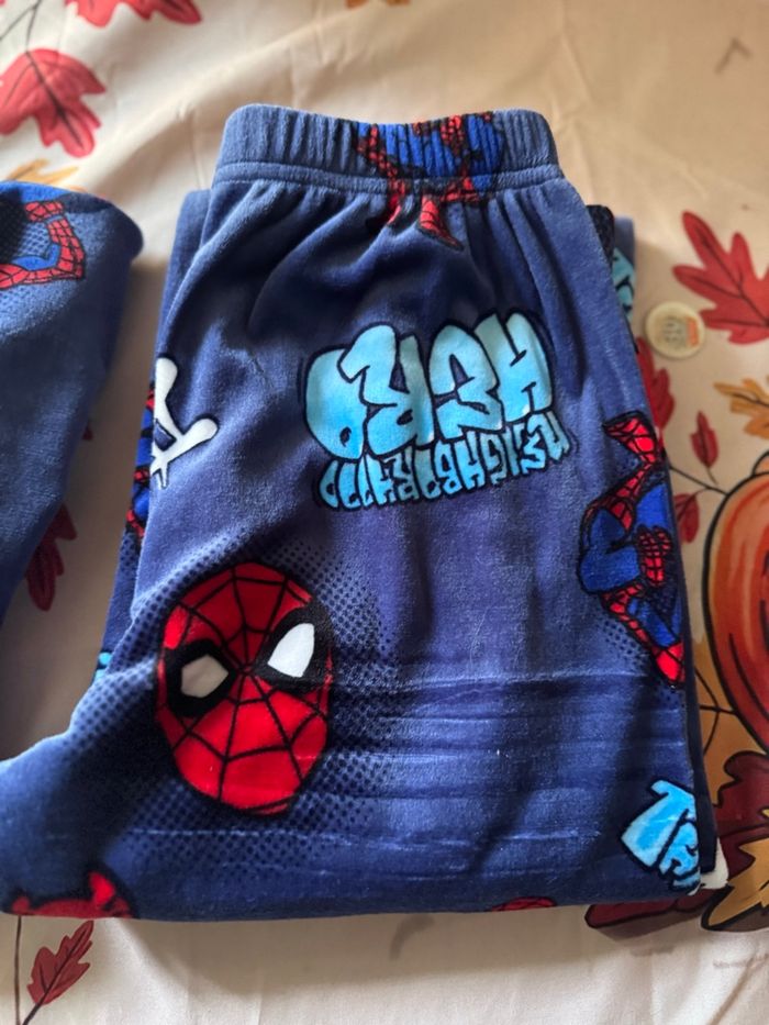 Pyjama velours Spiderman Noël  5 ans neuf - photo numéro 6