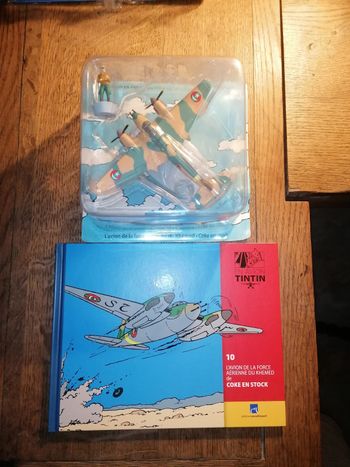 Tintin Avion N10 l avion de la force aérienne du Khemed