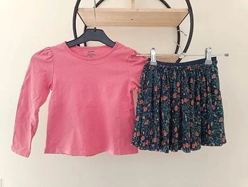 5 ans ensemble teeshirt kiabi et jupe plissée tape a l'oeil