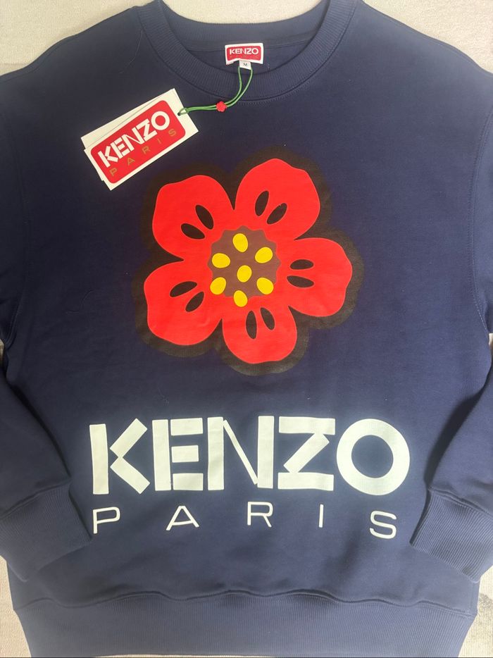 Sweat Kenzo taille M bleu marine logo imprimé fleurs rouge/jaune - photo numéro 8