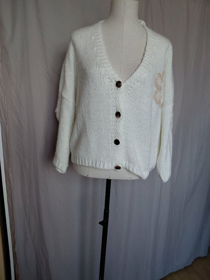 Très beau gilet pull femme T U couleur blanc cassé - photo numéro 1