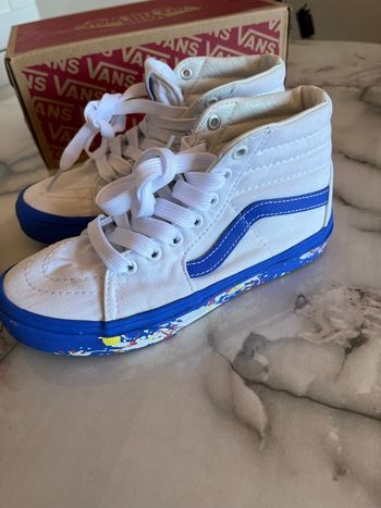Je vends une paire de baskets montantes Vans enfant en pointure 32.