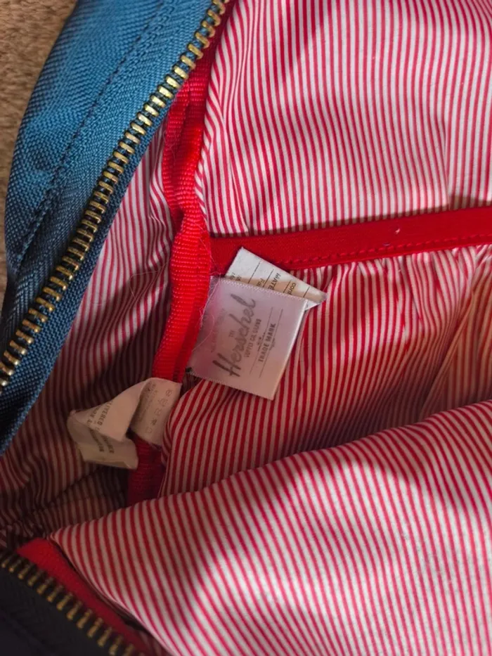 🎒 Superbe sac à dos Herschel – Style & Confort au quotidien ! 🔥 - photo numéro 9