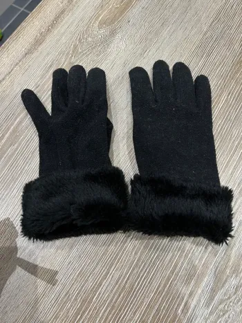 Gants noires en polaire