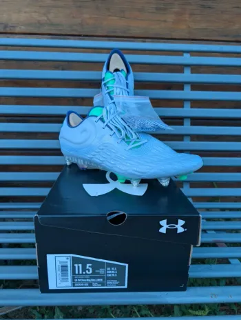 Chaussures crampons de foot taille 45,5 under armour