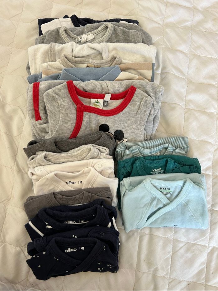 Lot de 14 vêtements garçon taille 1 mois