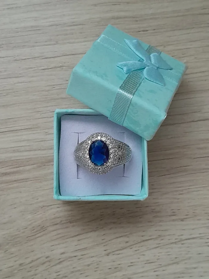 Superbe bague, strass, pierre bleue marine, taille 60 - photo numéro 1