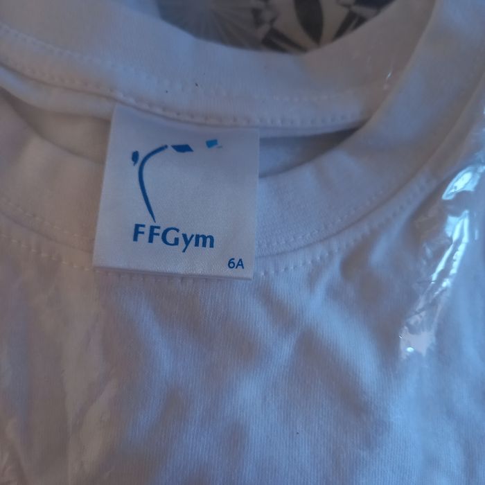 Lot de 2 tee-shirt neuf - photo numéro 4