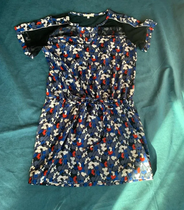 Robe an’ge taille 2 bleus à fleurs neuve