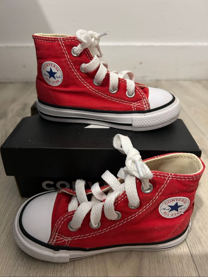 Converses rouges