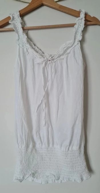 Top dentelle sans manche