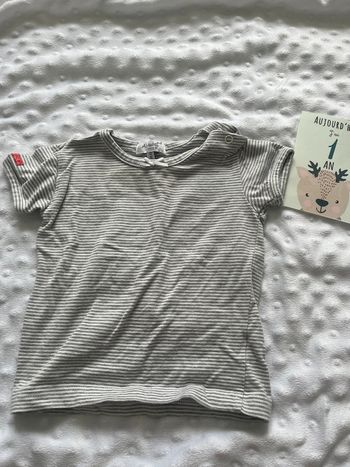 Tee shirt rayé gris et blanc taille 12 mois