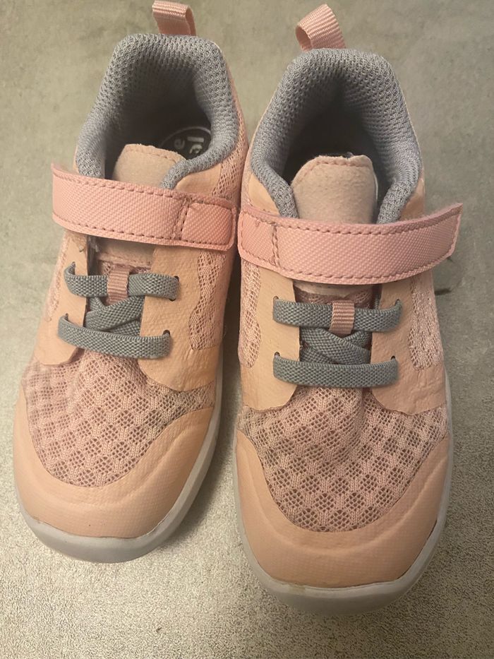 Baskets taille 24 - photo numéro 2