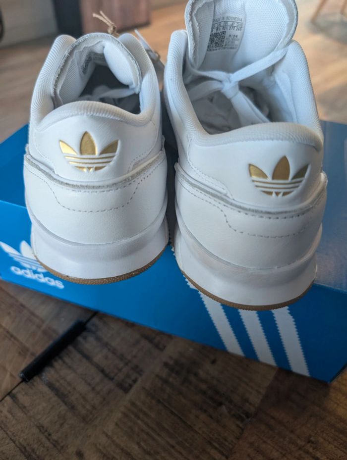 Sneakers adidas Mundial FC taille 42 2/3 neuf - photo numéro 3