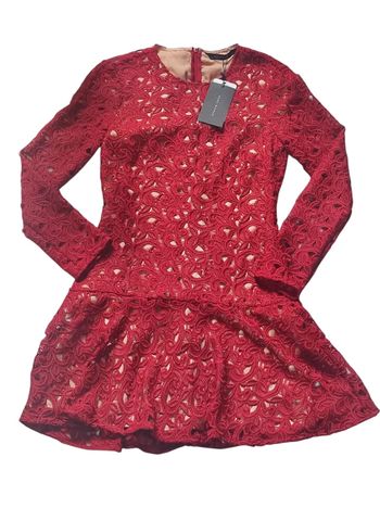 Robe courte brodé bordeaux taille M