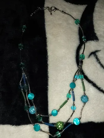 Collier bleu