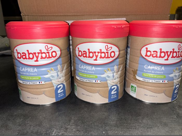 3 boîtes de lait de chèvre infantile