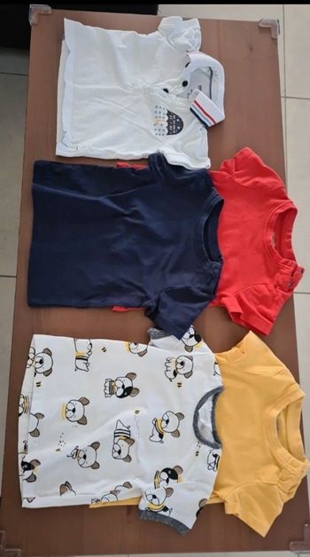 Lot de 5 T shirts 6 à 9 mois
