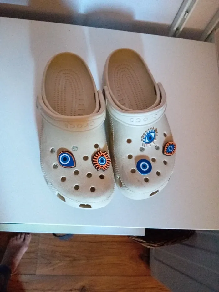 Crocs beige avec pins 38/39