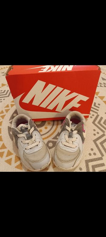 Basket Nike air rose foncé 