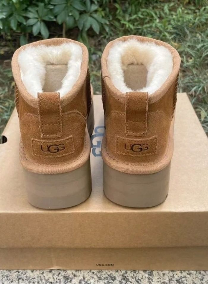 Bottes de neige UGG à talons hauts, pointure 37 - photo numéro 4