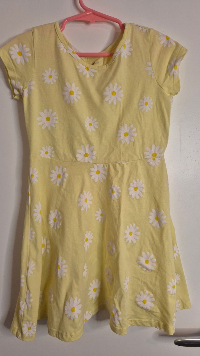 Robe jaune à fleurs 6 ans