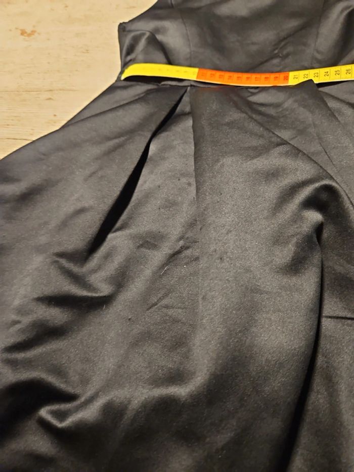 Robe courte, habillée bouffante, noire, sans manche, avec pierres, H&M, taille XXS, jamais mise - photo numéro 10