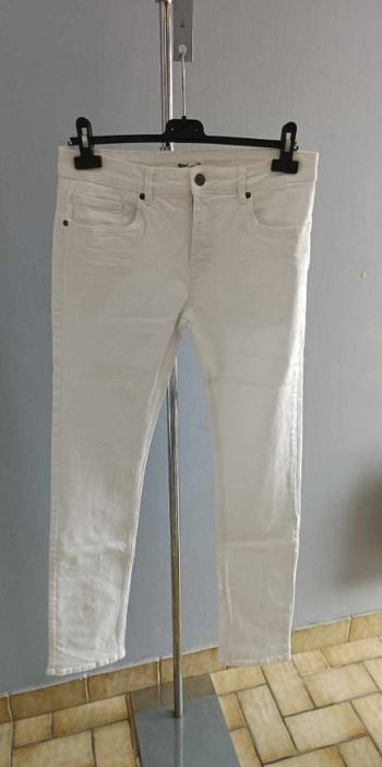 jean blanc T40 neuf