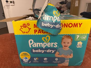 Couches Pampers