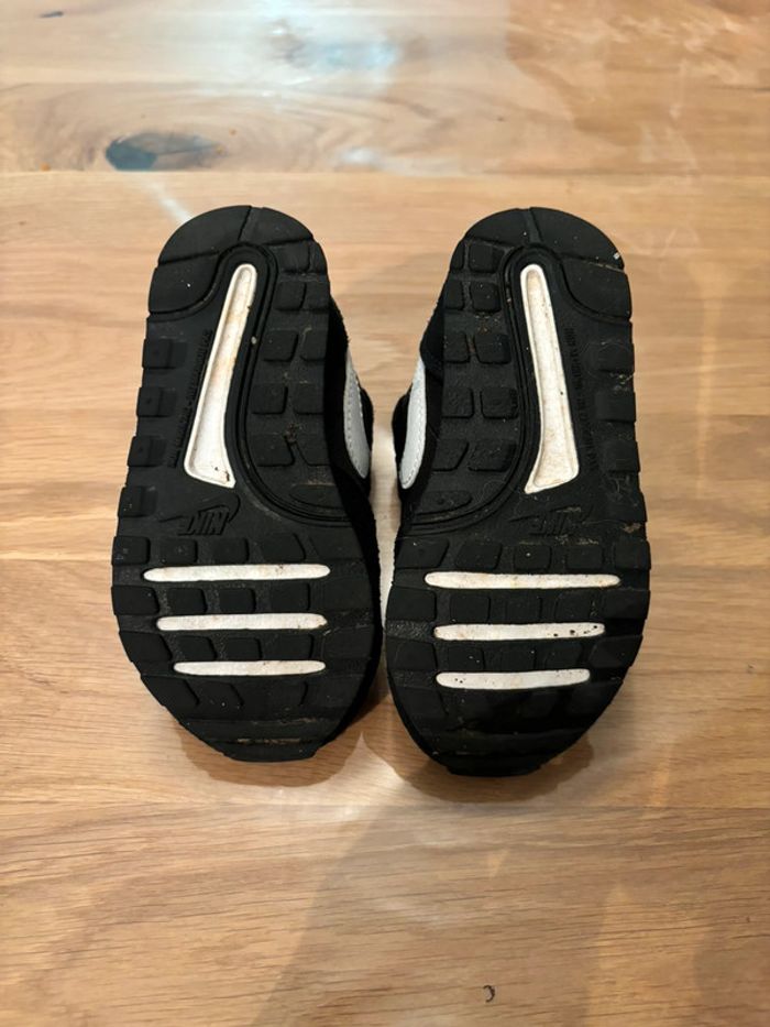 Baskets Nike 22 - photo numéro 5