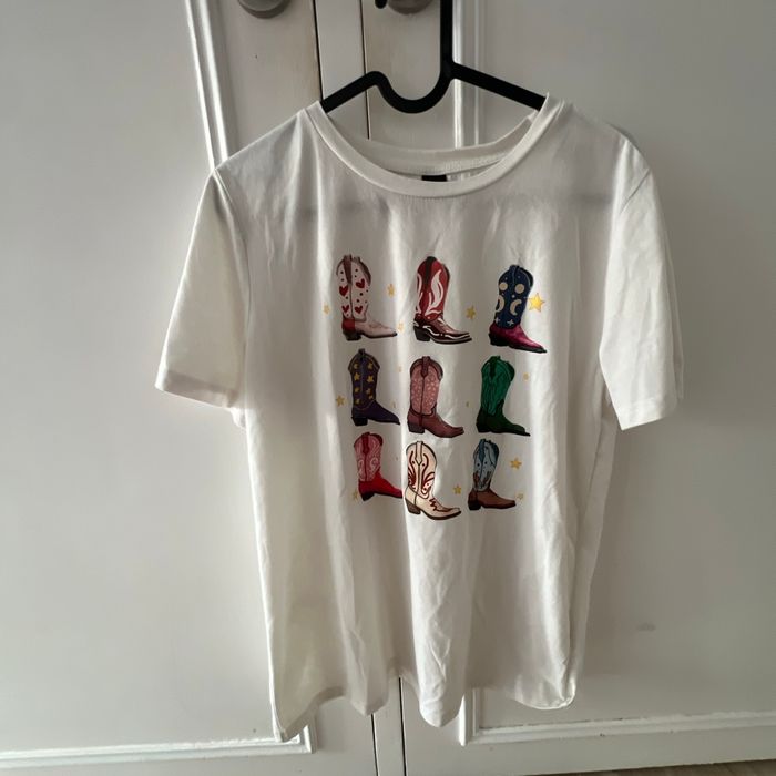 T-shirt blanc avec motifs