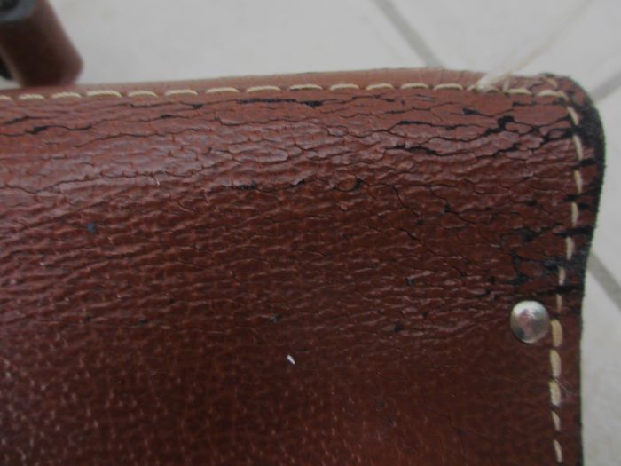 Sacoche marron Grain Pécari en croûte de cuir de vache avec poignée de transport - photo numéro 10