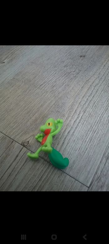 Figurine Pokemon verte