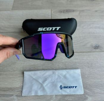 Lunette scott