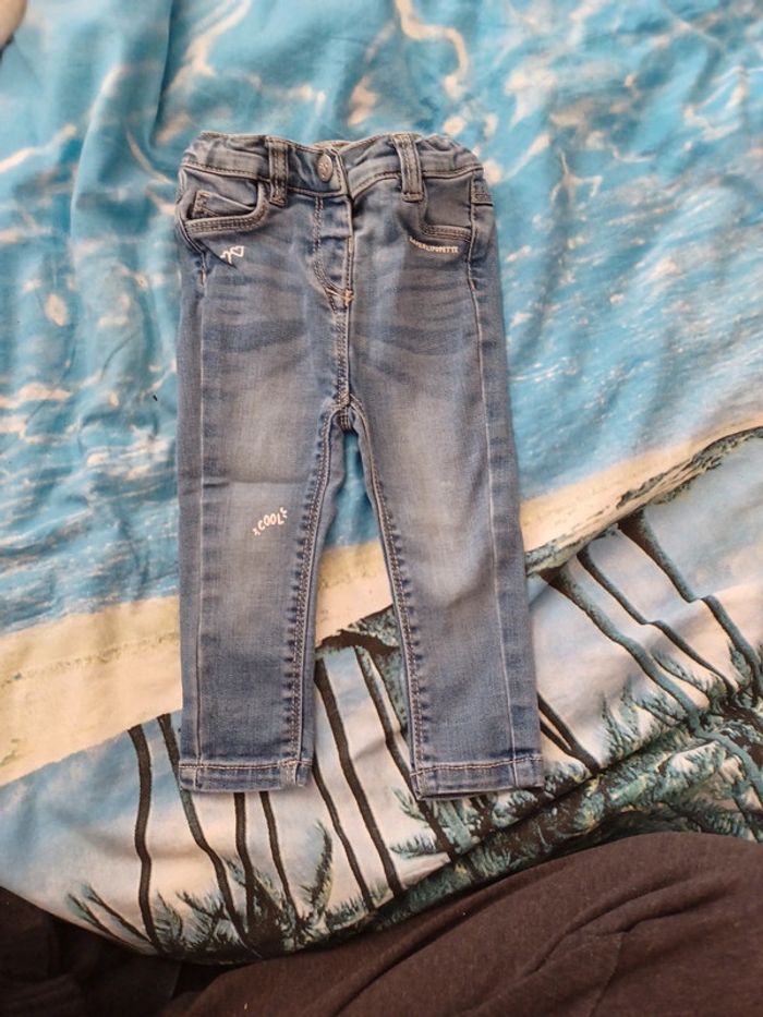 Jean 6 mois tape à l œil