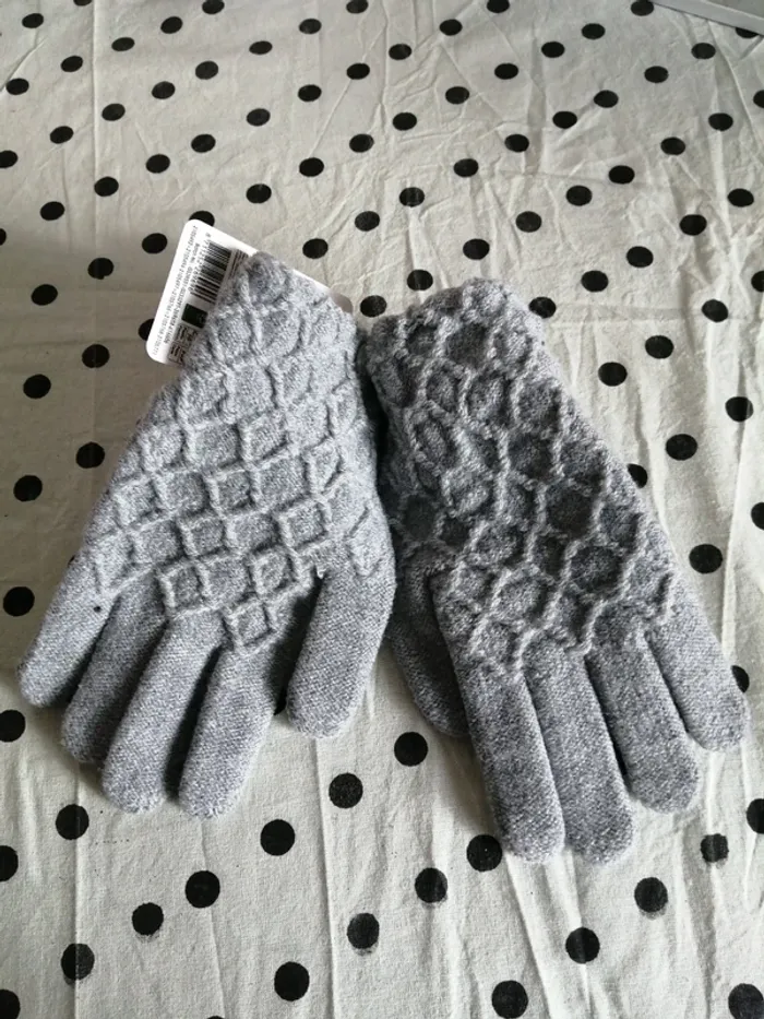 Gants gris texturés acec perles irisées / touch of fashion /(TU) - photo numéro 4