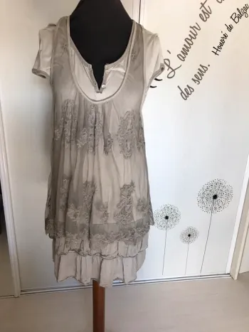 Robe d été volant et dentelle
