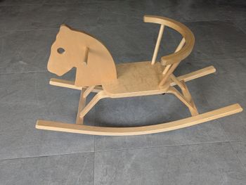 Cheval à bascule en bois 