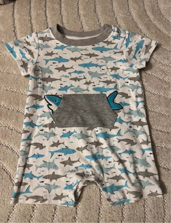 Lot : barboteuse et t-shirt MC Requin