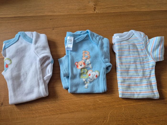 Lot de 3 bodies neuf