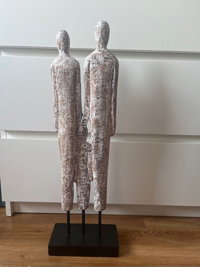 Statue en bois d’une famille - photo numéro 2