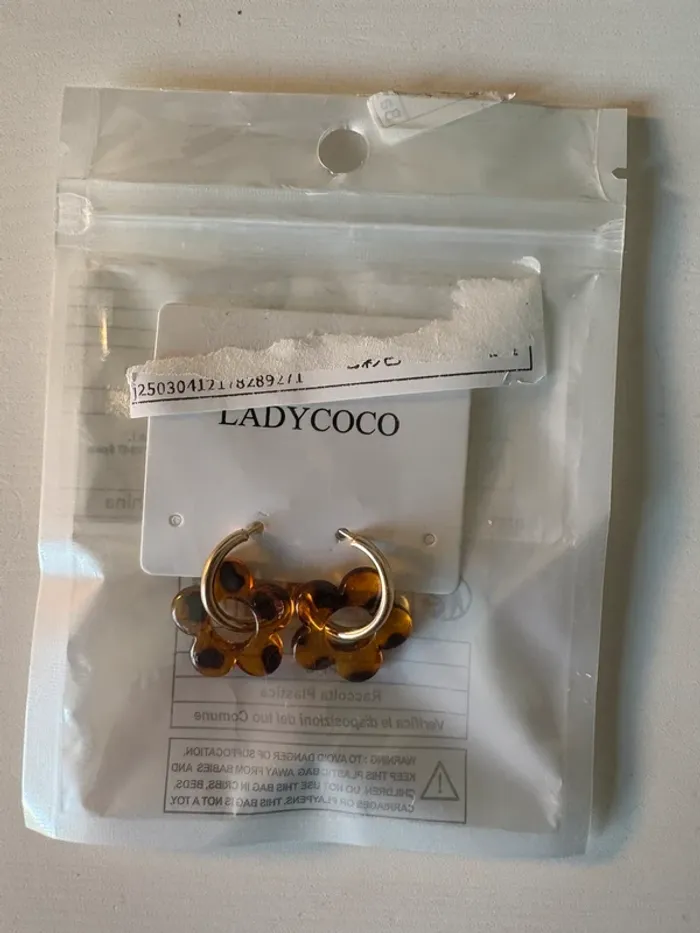 Boucles d’oreilles Ladycoco – Créoles fleurs motif léopard - photo numéro 3