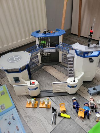 Commissariat de police playmobil 6919