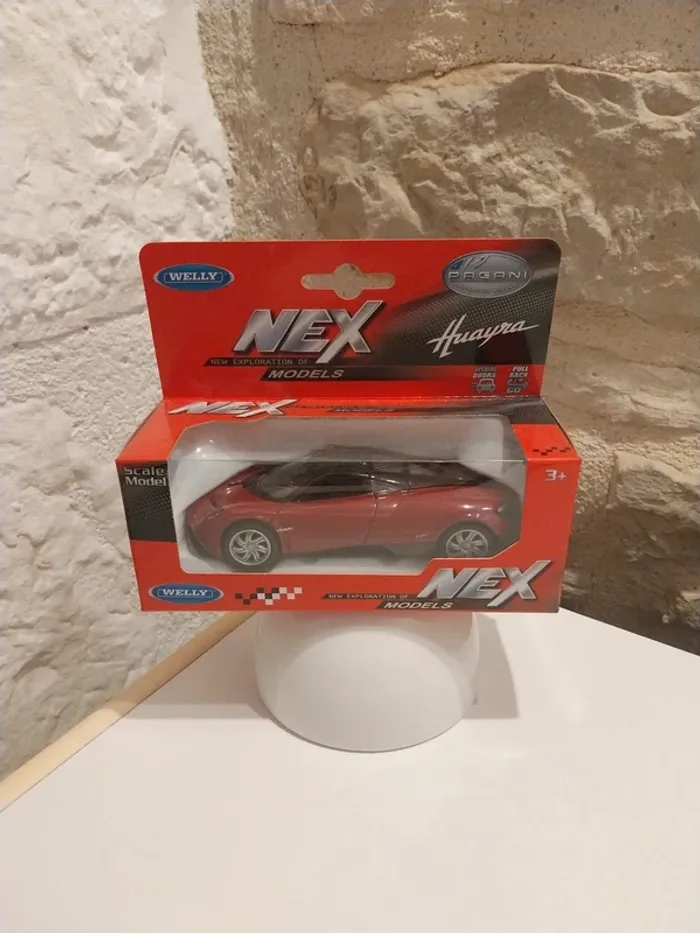 Voiture miniature de collection Huayra