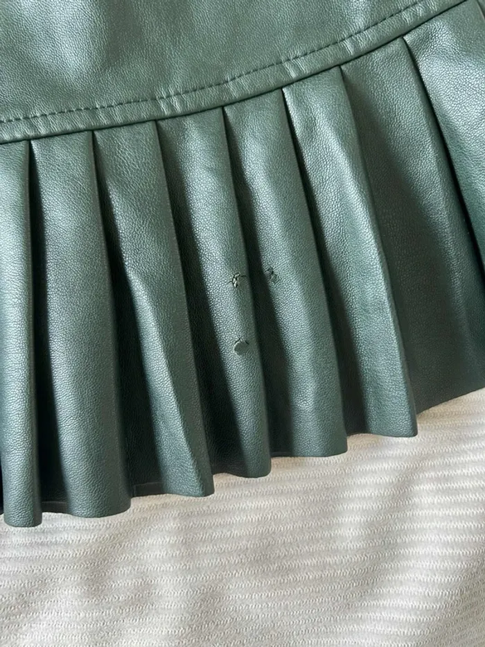 Mini-jupe similicuir vert foncé Zara – Taille M - photo numéro 2