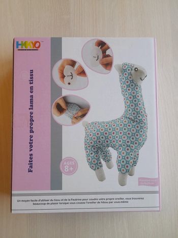 Lama à coudre en tissu neuf