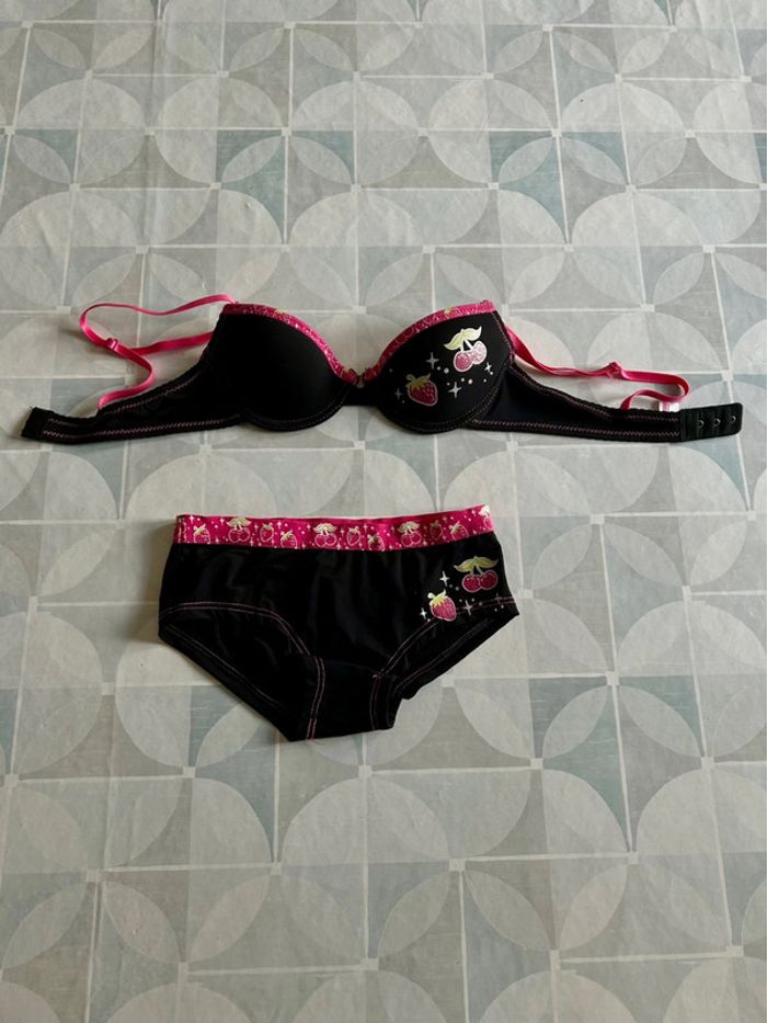 Ensemble sous vêtement fille- 8 ans - neuf avec étiquette