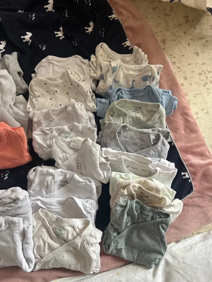 Lot vêtements bébé - photo numéro 2