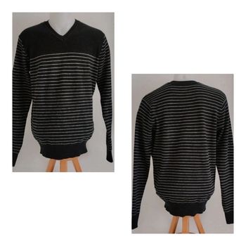 Pull noir à rayures grises col en V en laine taille XL