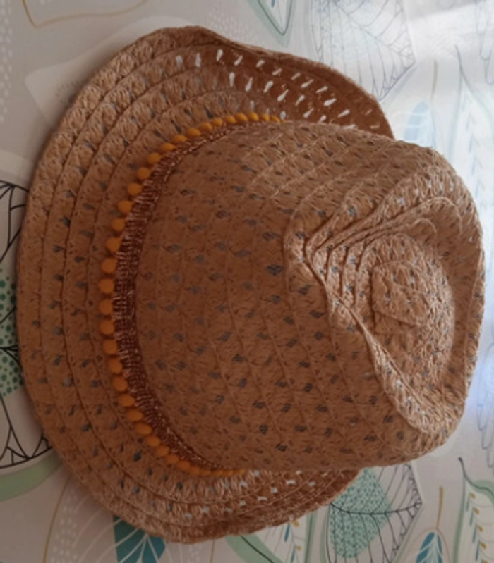 chapeau